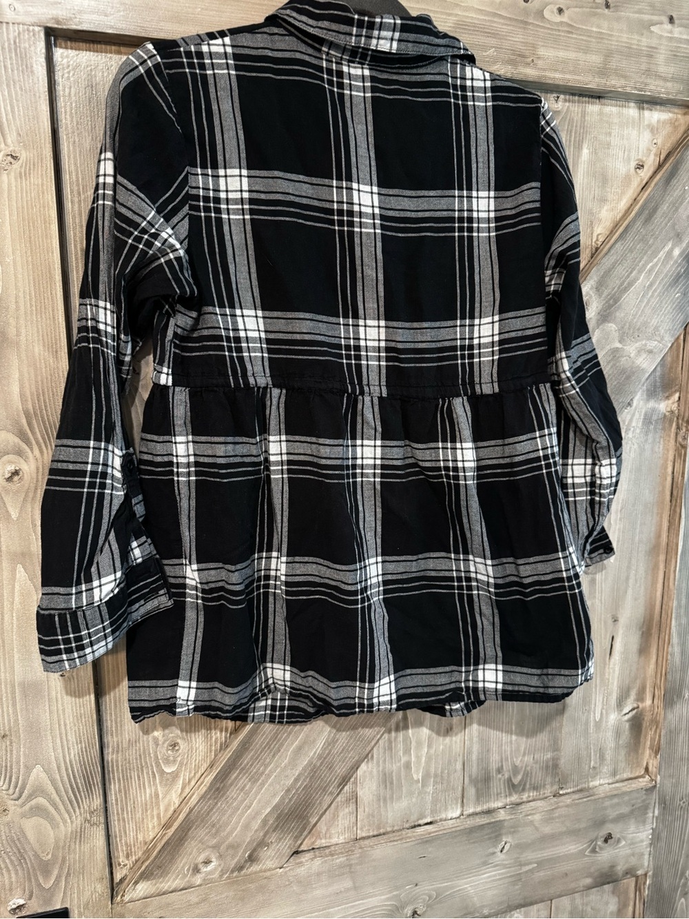 Maternity Liz Lange Black & White Plaid Button-Up Tunic with Waist Tie - Picture 3 of 3